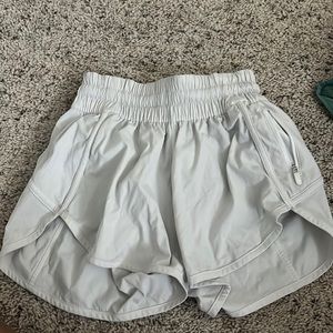 whit size 4 lulu shorts